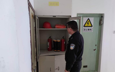 三門峽市公安局湖濱分局建設(shè)警務(wù)室對(duì)轄區(qū)賓館開(kāi)展安全消防檢查