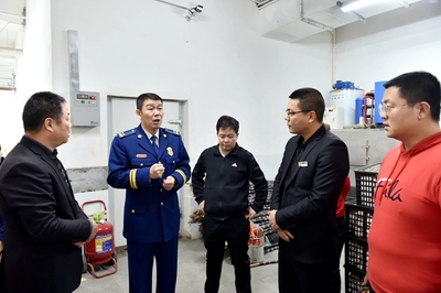 新疆昌吉15個消防檢查組集中開展夜查行動，筑牢消防安全防線